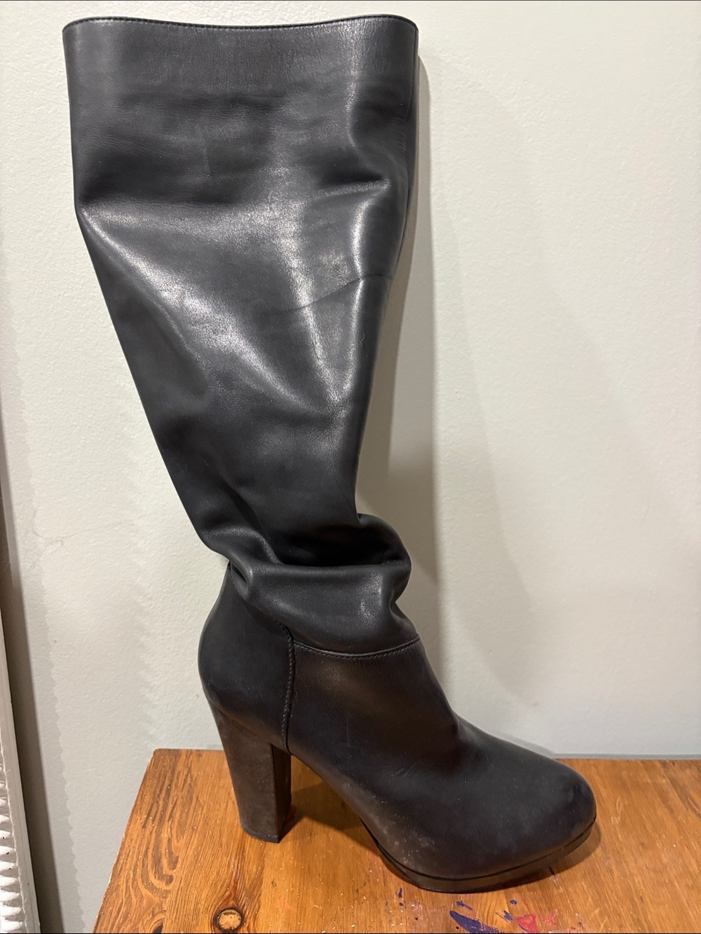 Labeled product box with shoe size sticker